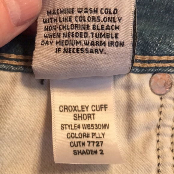 Hudson 24 x 3.5” Croxley Cuff Shorts in Polly distressed stretch denim jean EUC - Picture 8 of 12